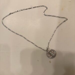 silver figaro chin whith pendant